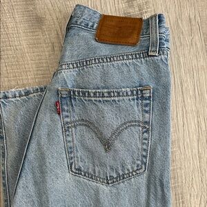 Levi’s Women’s Ribcage Straight Ankle Jean